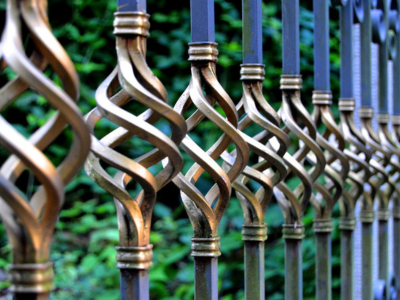 Benefits and features of each type of fence.